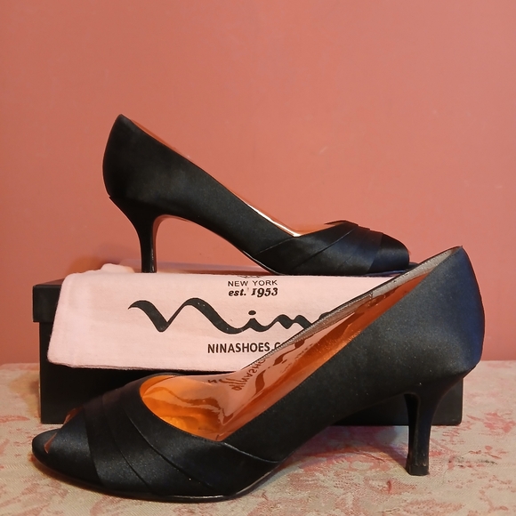 ✨️Nina 'Criana' vintage black satin pump - 39/9m - Picture 3 of 5
